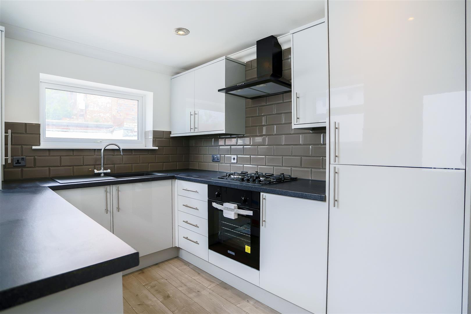 3 Bed Mid Terrace House For Sale - Main Image